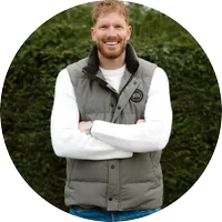 Maikel Dieke, motorinstructeur bij Ton van den Bos